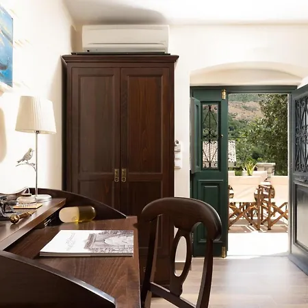 The Merchants House Peritheia